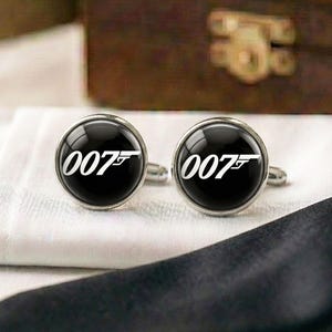 Peut inclure: Panneau en bois rustique avec l'inscription "Welcome to our home" dans un style manuscrit. Le panneau présente une finition vieillie et un design simple et accueillant, idéal pour un porche ou une entrée.