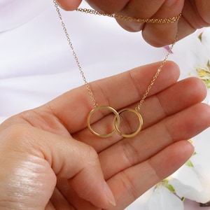 Minimalist Necklace, Dainty Circles Necklace, Interlocking Circles Necklace, with Note Car, Gold, Silver, Rose Gold