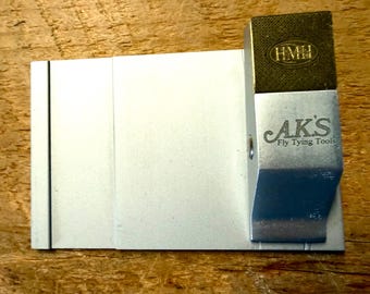 Clip de material HMH AK Best Third Hand (o Third Thumb)