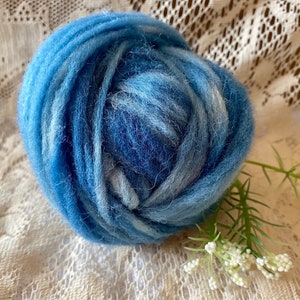 Roving, Bonnie Blue: Hand-dyed, 5 Ply Pencil Roving. Great for rug hooking, punch needle, needle felting, rug yarn, roving, blue
