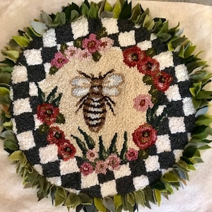Rug Hooking Pattern, ‘Check the Hive’ PAPER PATTERN, Gridded Tracing Fabric Pattern, Primitive Rug Hooking, Punch Needle, Bee, Chair Pad