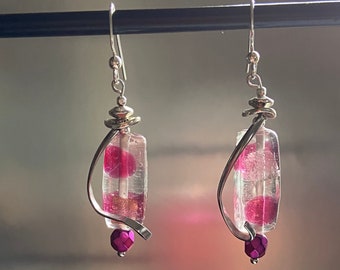 Magenta pink earrings. Handmade art glass dangle earring. Fuchsia ribbon earring. Unique jewelry. Curly earring.Spiral twists, fun squiggles