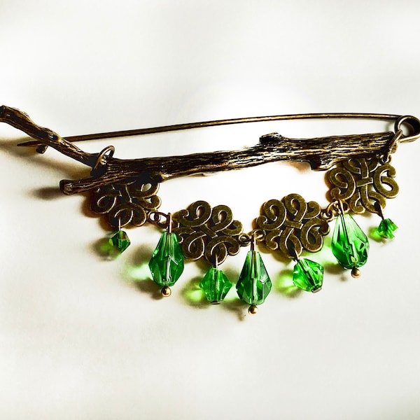 Handmade green Celtic scarf pin. Large Celtic brooch. Infinity love knot. Scottish vintage style. Irish symbol. Gift Ireland, Scotland Wales