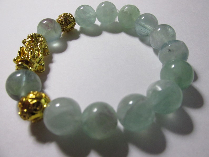 Natural Fluorite Gemstone Bead Expandable Bracelet with Gold Tone Pi Xiu-Pi Yao Charm One Size