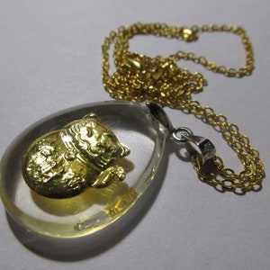 Vivienne Maneki Neko Pendant, 3 Golds, Lacquer & Diamonds - Jewelry -  Categories