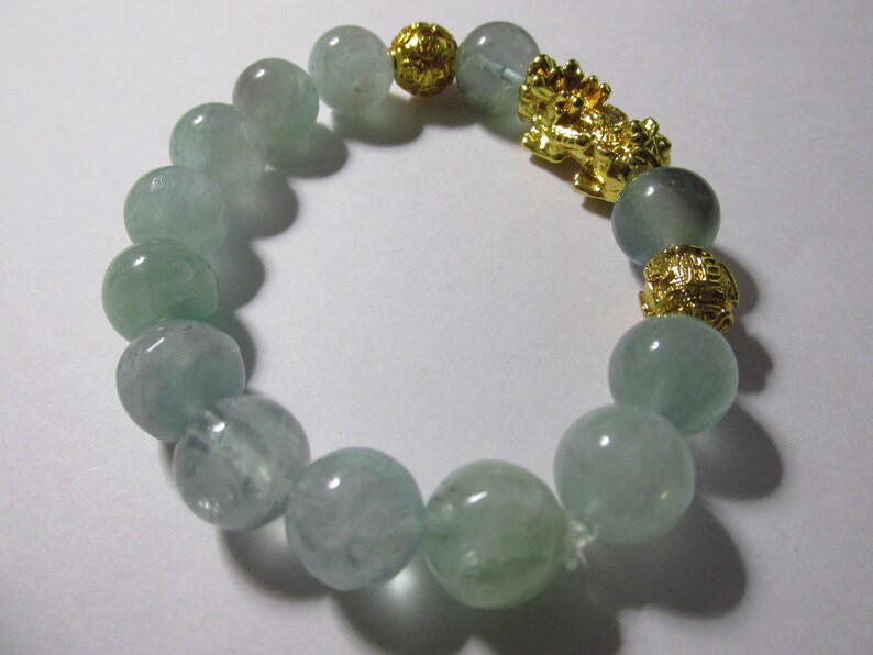 Natural Fluorite Gemstone Bead Expandable Bracelet with Gold Tone Pi Xiu-Pi Yao Charm One Size