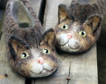 Tabby mackerel cat wool felted slippers
