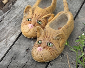Red stripped cat wool felted slippers