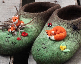Handmade slippers with mini foxes figures, custom, personalized, wool felted miniatures, animals fox, doll toys minifigures dollhouse, shoes