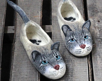 Premium grey cat slippers, mackerel, gray tabby cats, custom handmade animals shoes, natural felted wool, personalized, gift by photo