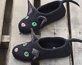 Black devon rex felted slippers, women clogs, curly cats, Cornish Rex, Elf Cat, custom size felted shoes, wool, cat lover gift, personalized