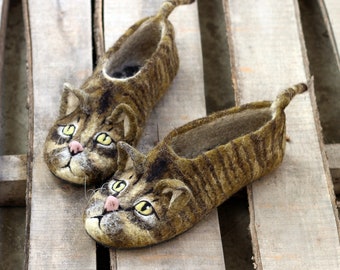 Premium stripped cat slippers, mackerel, tabby, wild cats, custom handmade animals shoes, natural felted wool, personalized, gift by photo