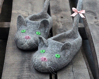Button eye cats handmade wool slippers