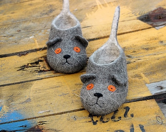 Scottish Fold cat felt slippers – cute cat gift, handmade wool shoes
