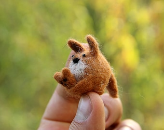 Miniature kangaroo with baby in he pouch, wool felted dollhouse animal, toy. collectible, tiny, under 20, ooak, wallaby, wallaroo, needle