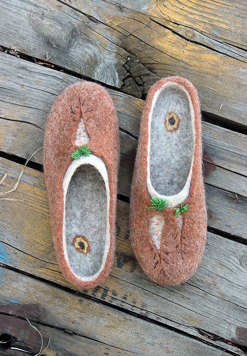 Vegan Carrot wool felted slippers, personalized, custom wool shoes, felt, flat, comfortable shoes, slippers, felting, vegetarian, vegetables image 1