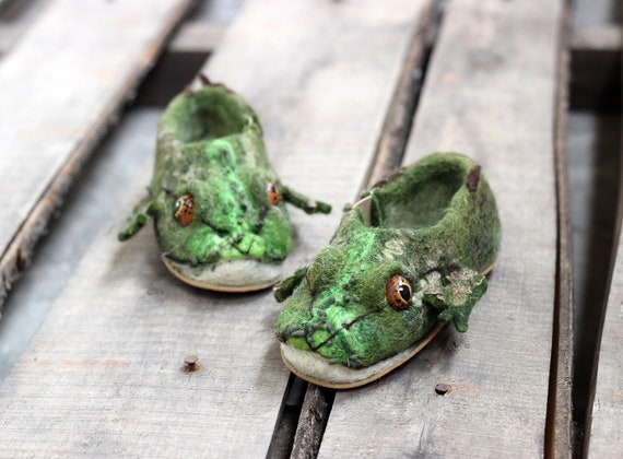 Frog unisex Custom Slippers, Personalized Toad Shoes, All Season Wool Flat Shoes, Toy, Felting, Felted Animals, Gift, Funny Animals