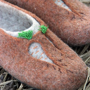 Vegan Carrot wool felted slippers, personalized, custom wool shoes, felt, flat, comfortable shoes, slippers, felting, vegetarian, vegetables image 2