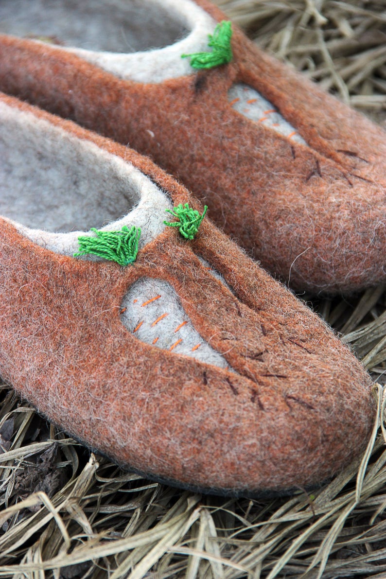 Vegan Carrot wool felted slippers, personalized, custom wool shoes, felt, flat, comfortable shoes, slippers, felting, vegetarian, vegetables image 2