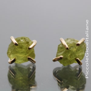 Rauwe peridoto oorbellen, goudgevulde oorbellen, edelstenenoorbellen, rauwe stenen oorbellen, harde stenen oorbellen, rauwe peridoto