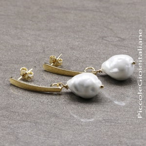 14k Gold filled earrings and baroque pearl, pendulous earrings, gold earrings, gold filled and pearl, handcrafted earrings, bar earrings