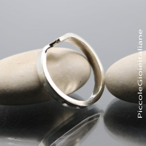 Anello Moderno Semplice Anello In Acciaio Inox Con Design A Onda - Impilabile, Unisex, Disponibile In Argento E Oro Sterlina Oro - Foto 4