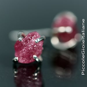 Orecchini Con Lo Zircon E Le Grandi Pietre Preziose Costose Fotografia Stock - Immagine di