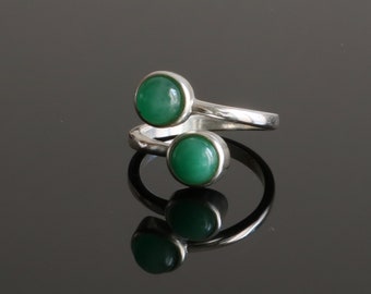 Pierścionek ze szmaragdem, pierścionek ze srebra próby 925, pierścionek damski, pierścionek Contrarie, pierścionek z kamieniami szlachetnymi, pierścionek kaboszonowy, pierścionek ręcznie robiony