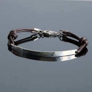 925 silver and leather bracelet Handcrafted men&#39;s bracelet Hammered bracelet Men&#39;s bracelet with bar Silver and leather bracelet