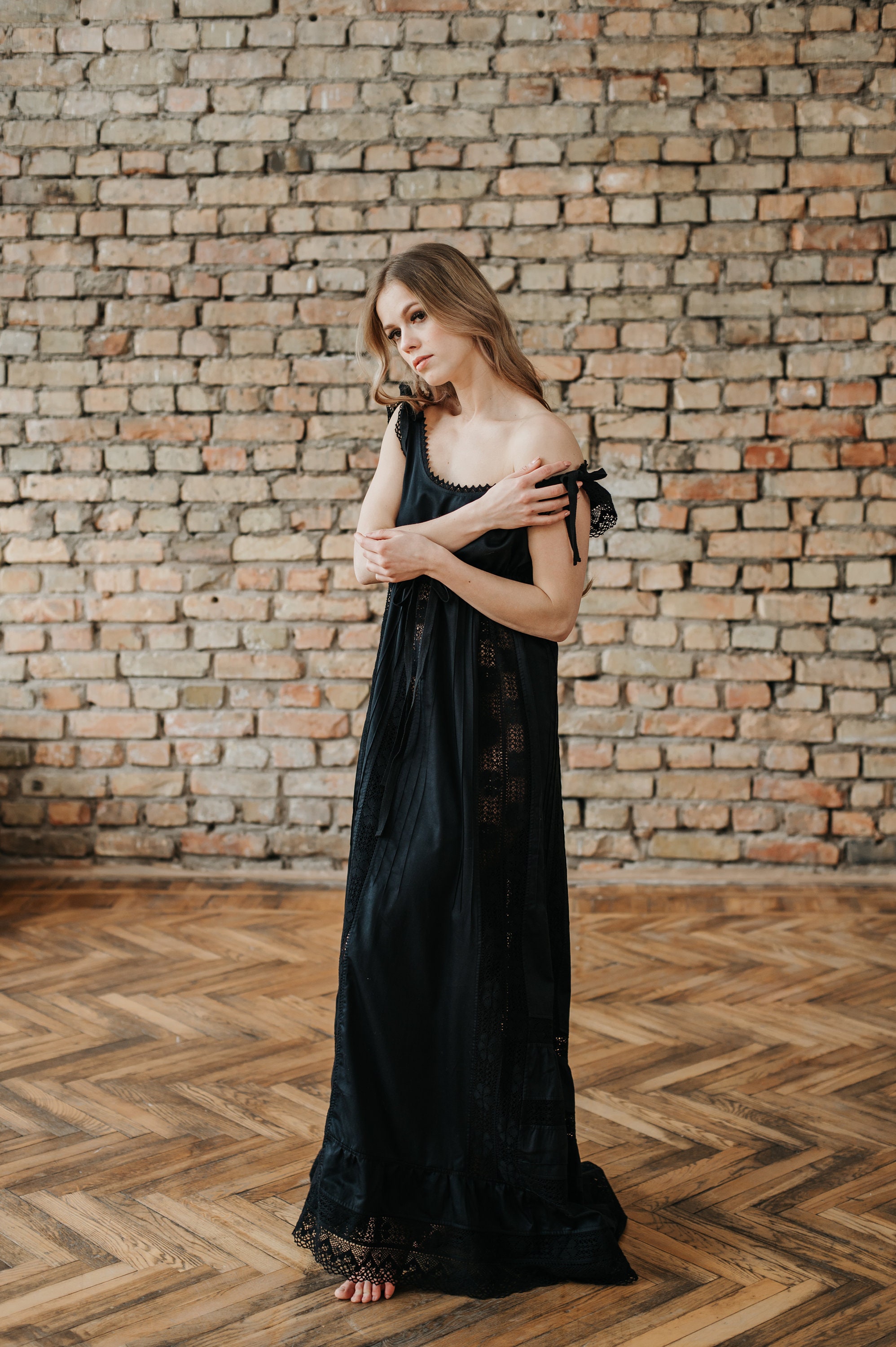 アンティークナイトガウン ビクトリア朝のナイトドレス、ヴィンテージのナイトガウン、黒の