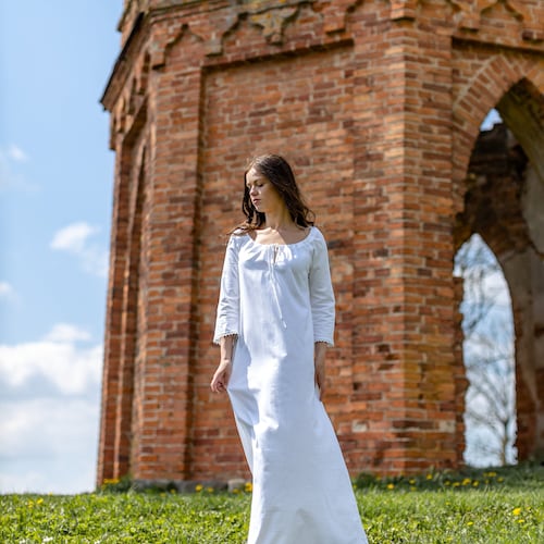 Medieval Night Gown, Outlander Dress, Renaissance Nightgown