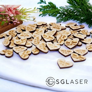 Personalisiertes Herz-Holz-Hochzeits-Tischtisch KonfettiHochzeit Namen Natürliches Ende Holz-Gast-Sitzplatz-Hochzeits-Sitzmöbel - Hochzeit -b016