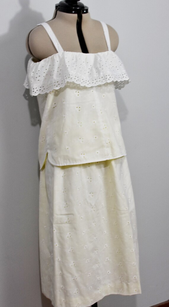 2-Piece Yellow & White Eyelet 80s Dress - image 2