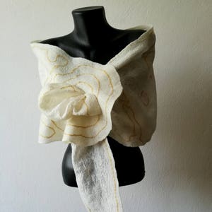 Seiden Brautschal gefilzt Sommer, Hochzeit Schal, Seide Schal, Elfenbein Hochzeit, weißer Schal, Merino gefilzter Schal, Geschenk für Frau