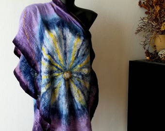 Langer Nuno gefilzter lila Schal mit Merinowolle, farbiger Poncho, lila gelber und blauer Schal, handgemachtes Geschenk für Frau