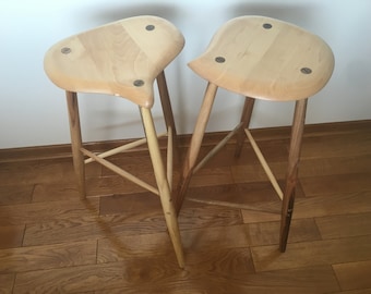 Maple barkrukken geïnspireerd door Esherick