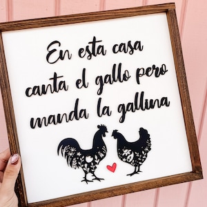 En esta casa canta el gallo pero manda la gallina