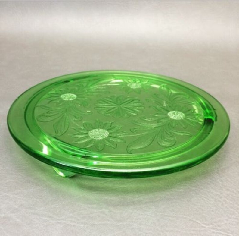 Vintage Green Depression Glass Sunflower Footed Cake Plate Jeannette 1930