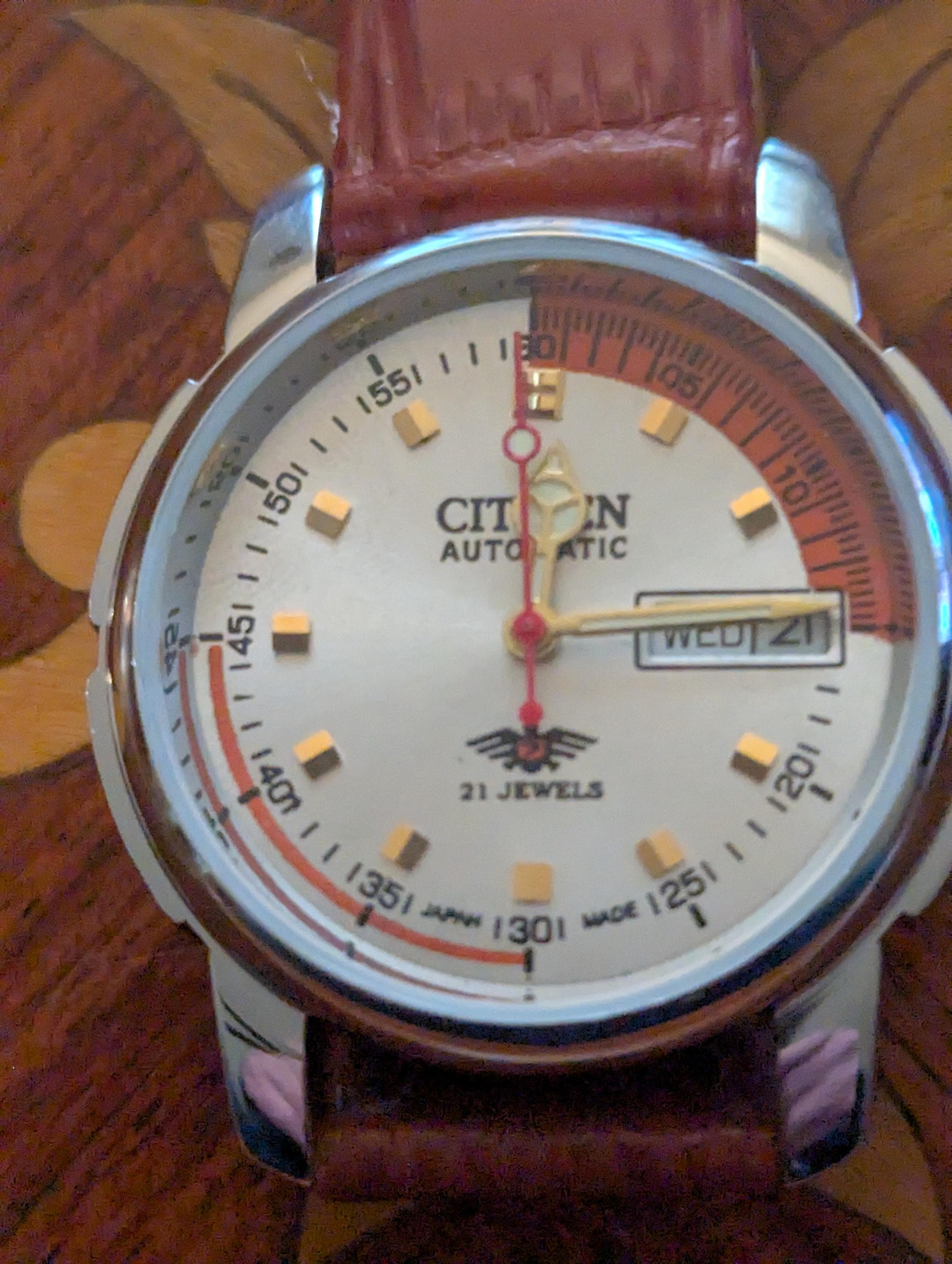 Works VTG Q&Q by Citizens 34mm Unisex Watch  Lume White Dial Mint Conditn Fit 7\