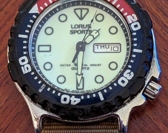 Reloj deportivo/de buceo Lorus Seiko para hombre con esfera luminosa que funciona y mantiene la hora