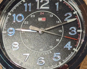 Reloj de pulsera Tommy Hillfiger para hombre que funciona y mantiene la hora