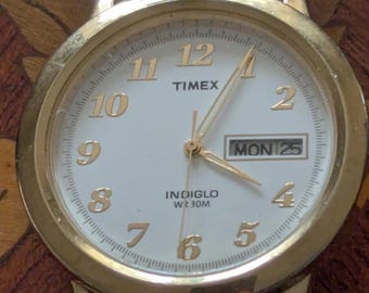 Timex Easy Read Indiglo Quartz Men's Wrist Watch Running and Keeping Time. New Battery