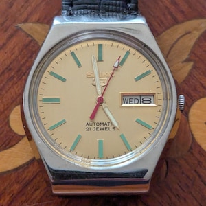 Vintage Seiko 5 21 Jeweled Self Winding Automatic Men's Wrist Watch Running and Keeping Time