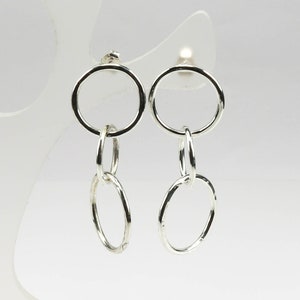 Interlocking Circle Earrings in Sterling Silver / Circle earrings