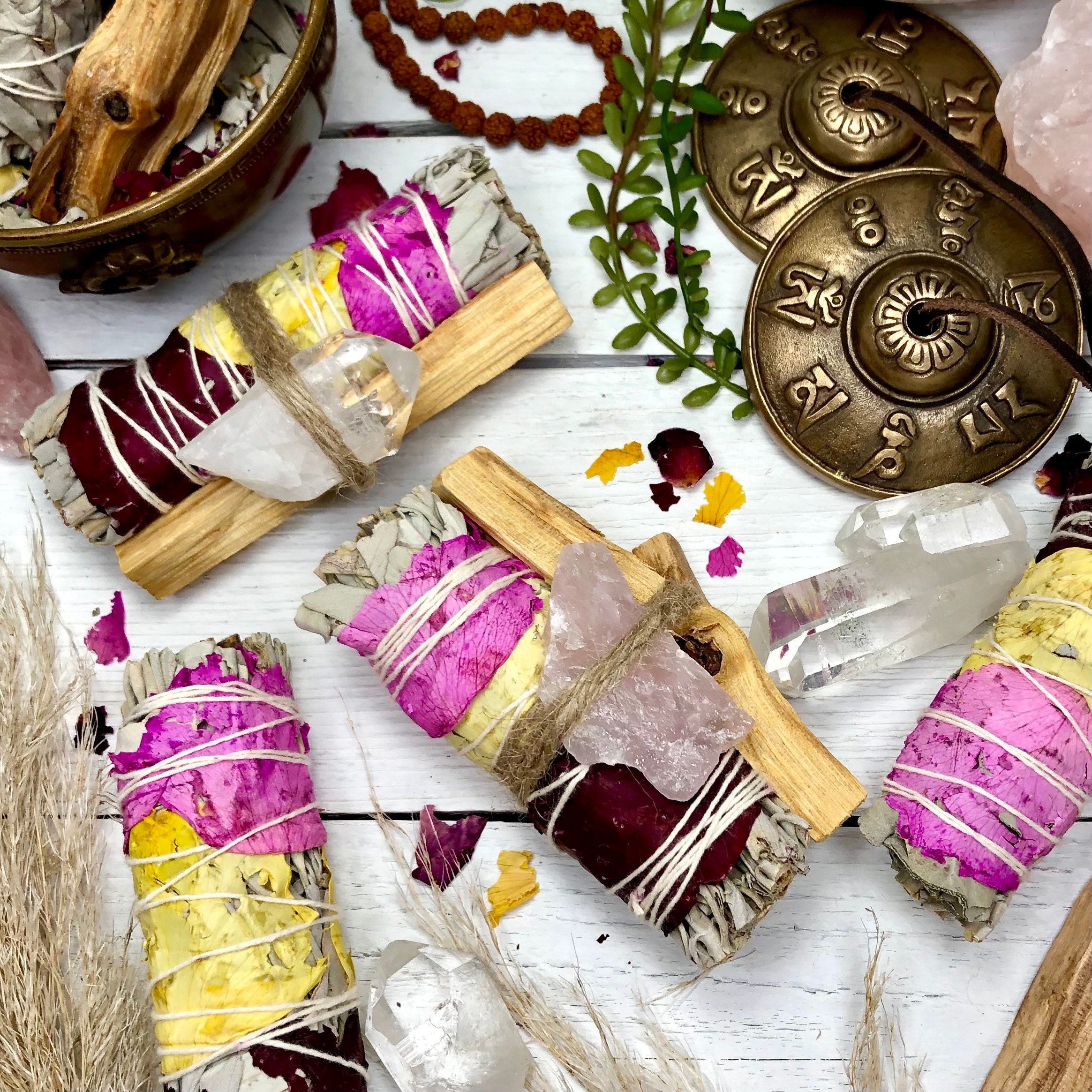 LOVE - ローズペタル、パロサント、ローズクォーツ入りホワイトセージ