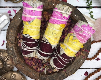 LOVE - ローズペタル、パロサント、ローズクォーツ入りホワイトセージ