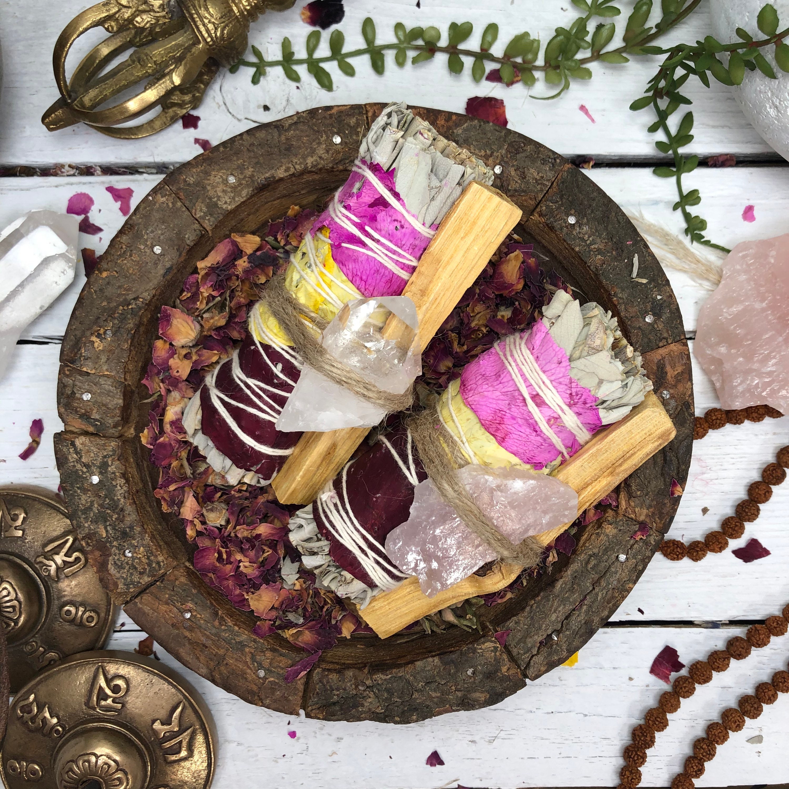 LOVE - ローズペタル、パロサント、ローズクォーツ入りホワイトセージ