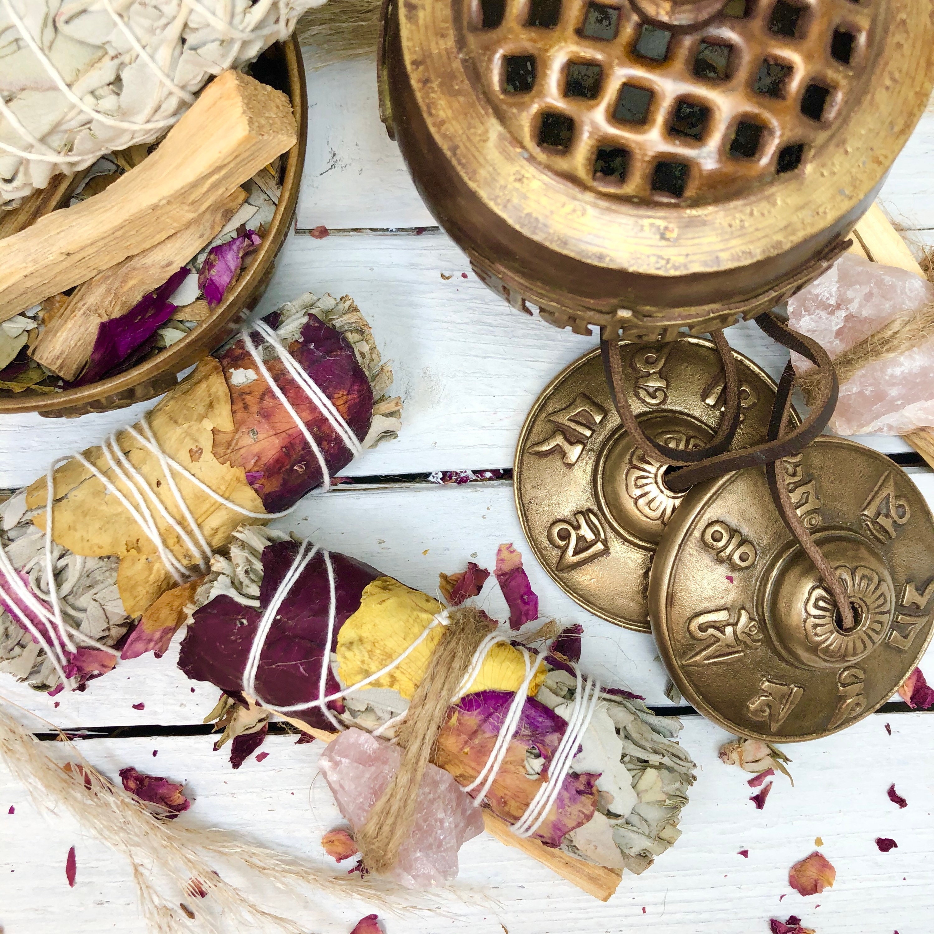 LOVE - ローズペタル、パロサント、ローズクォーツ入りホワイトセージ