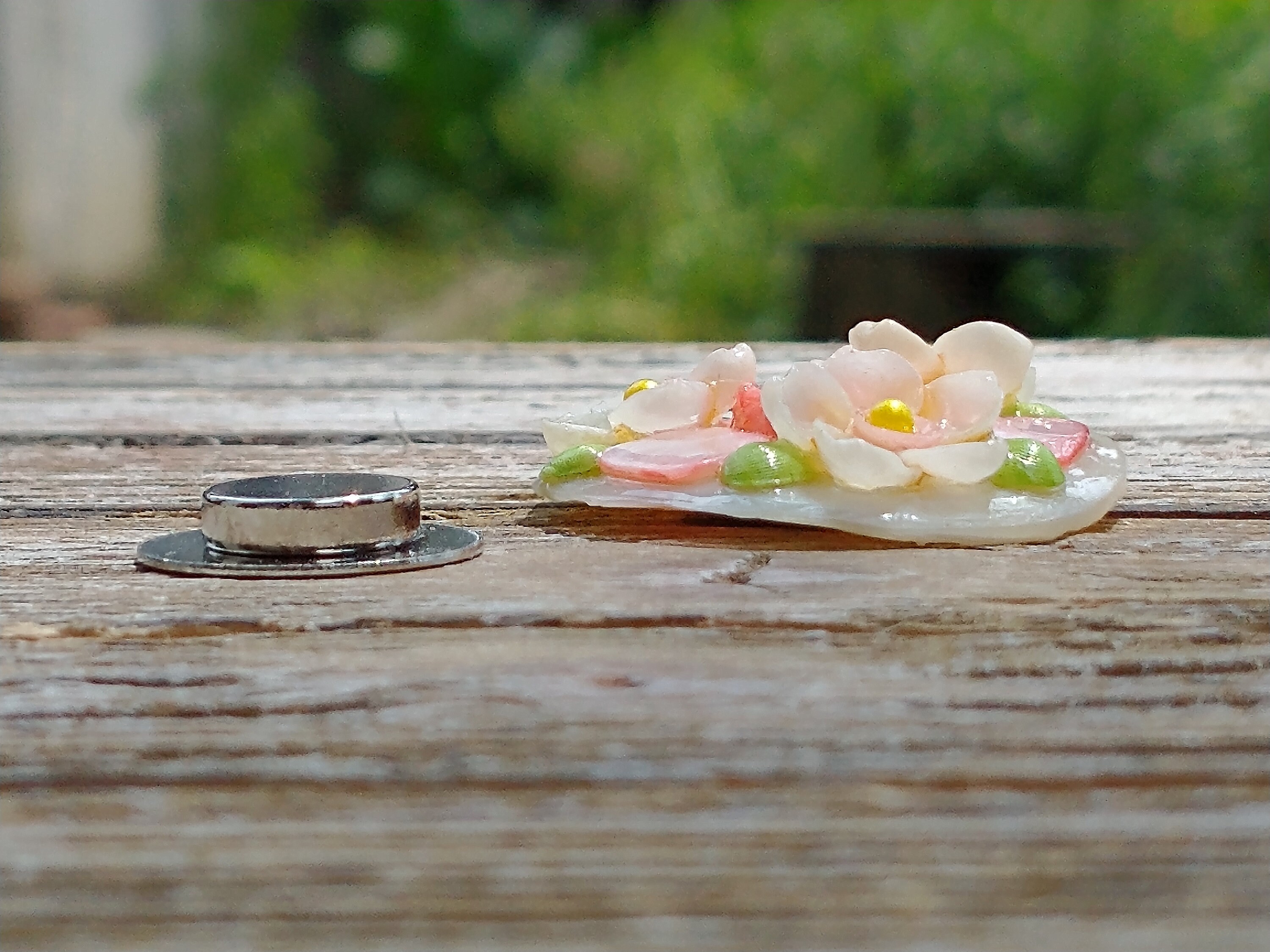 P56 - 3 Flowers on Pink / Magnetic Pin - Etsy