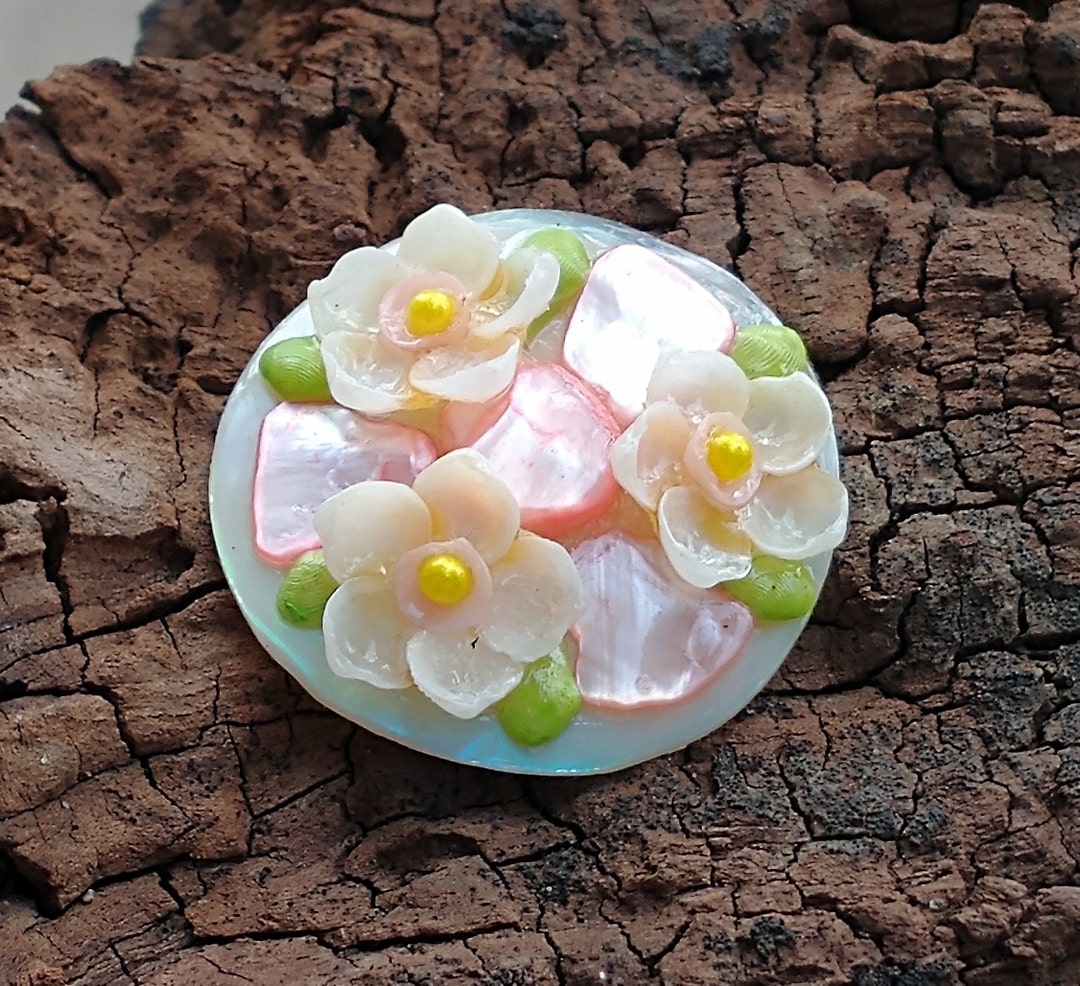 P56 - 3 Flowers on Pink / Magnetic Pin - Etsy